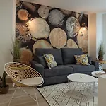 Homely *